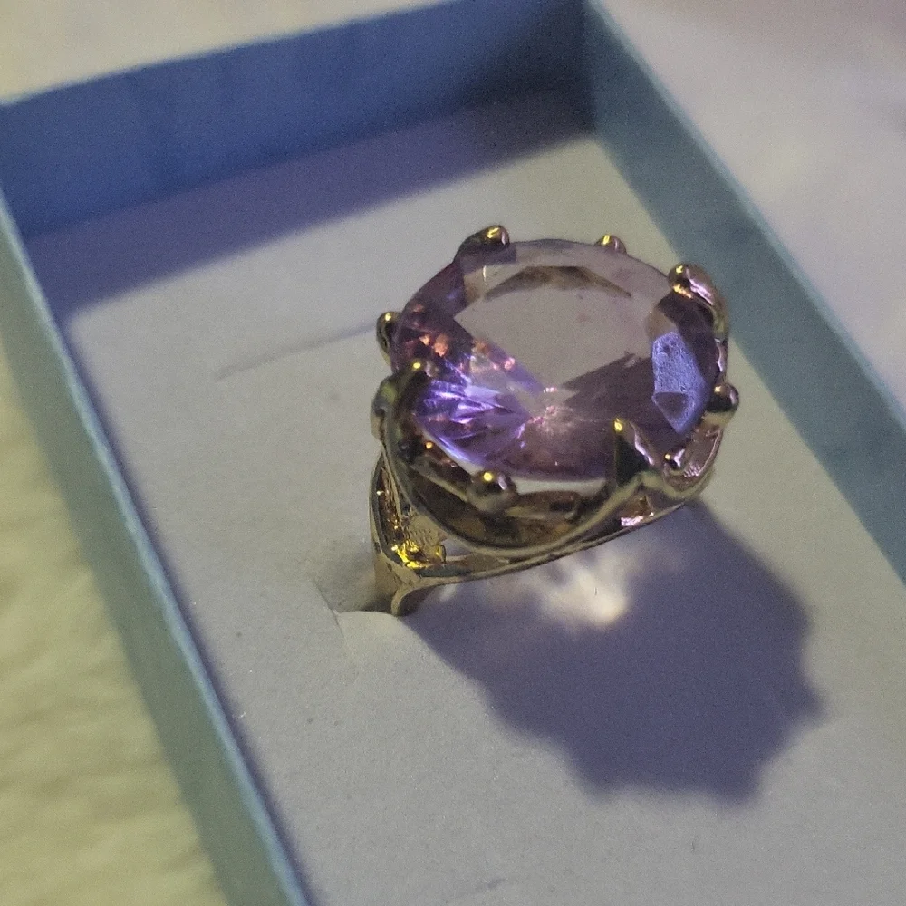Elegant Gold and Purple Ring - Picture 1 of 7